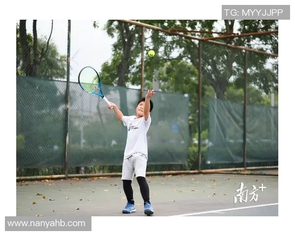 黄敏独家揭秘网球技巧与心得分享助你提升球技的秘密之道