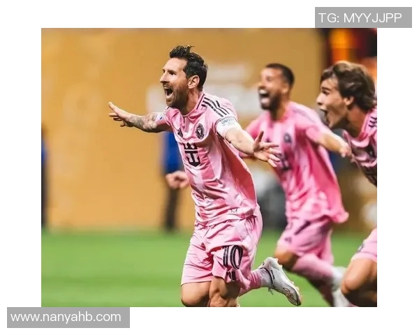 现役足球明星精彩瞬间回顾与个人成就全景展示