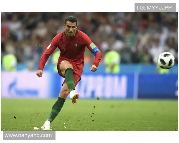 足球明星们的绝招揭秘:从梅西的盘带到C罗的任意球技巧全解析