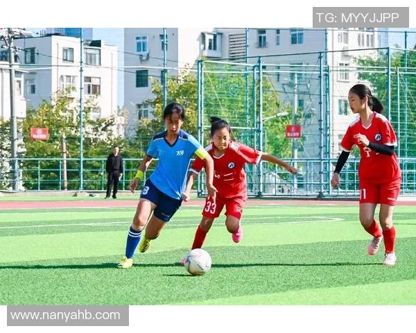 足球明星宝贝特效图片展现运动魅力与青春活力的完美结合 足球明星宝贝特效图片展现运动魅力与青春活力的完美结合