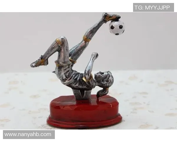 足球明星摆件生日礼物送给热爱足球的你让每一天都充满激情与快乐